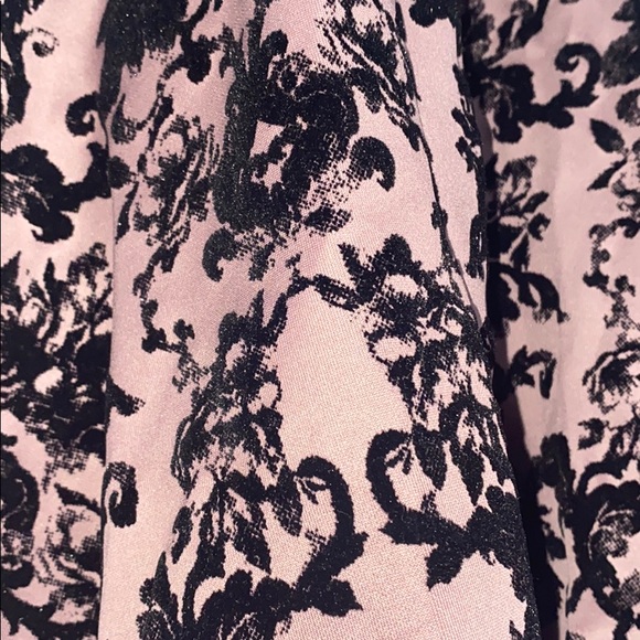 Pink Skirt with crushed Velvet, Large - Picture 2 of 3